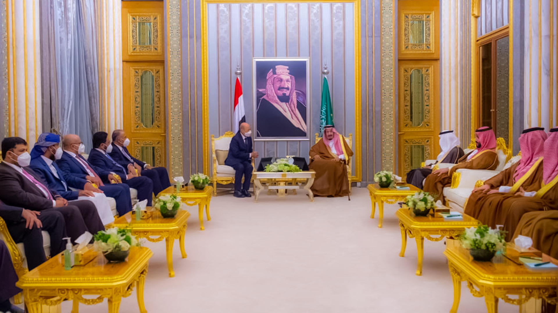 King Salman receives the Chairman of the Yemeni Presidential Council